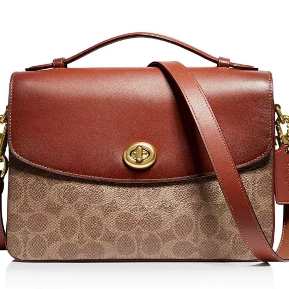 COACH
Cassie Signature Coated Canvas Crossbody